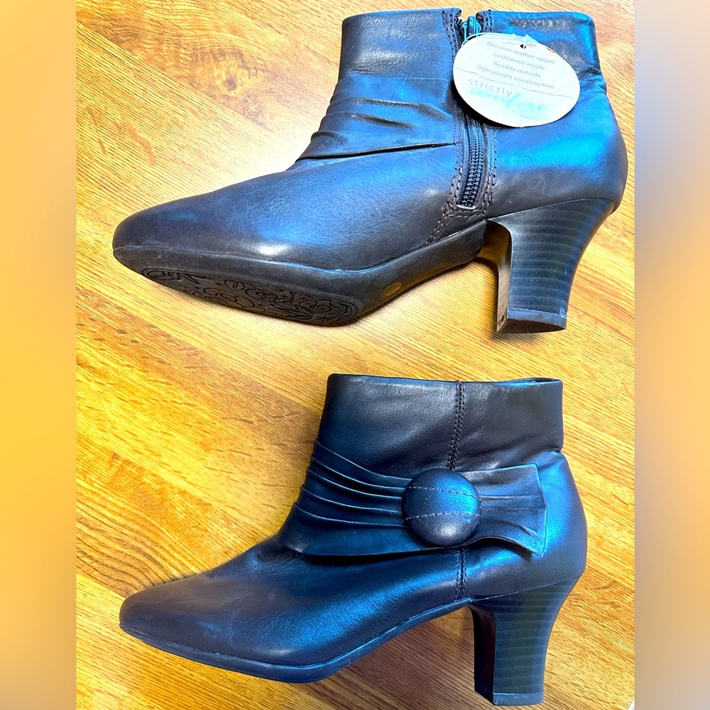 NWT Strictly Comfort brown leather ankle boots